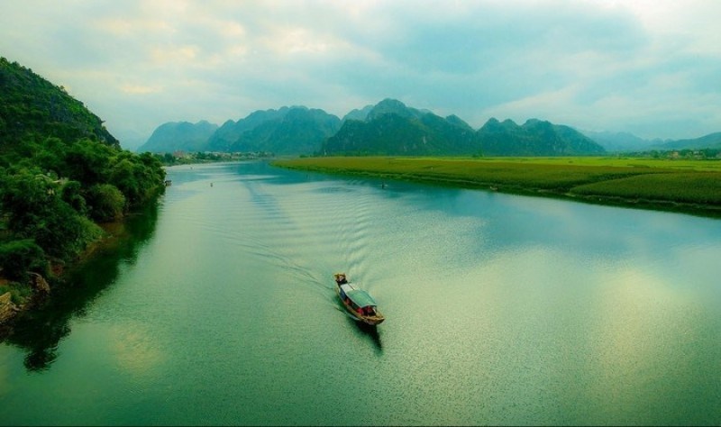 Nằm mơ thấy dòng sông nước chảy đánh con gì? Mơ thấy sông là tốt hay xấu